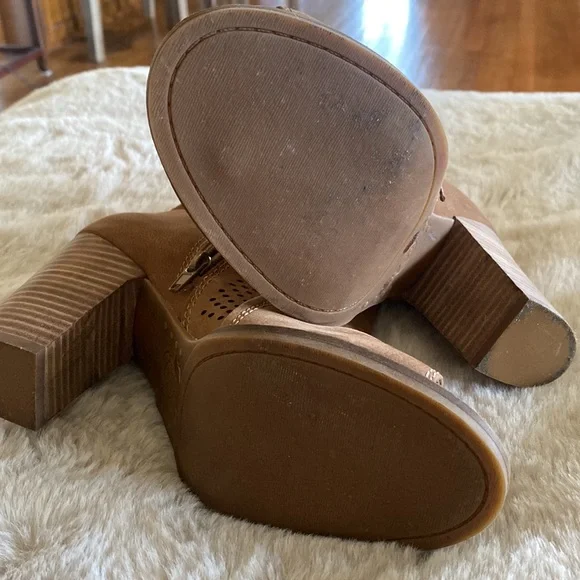 Lucky Brand size 8 peep toe booties. - Picture 7 of 7